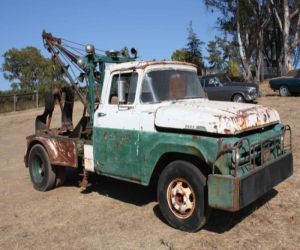 1957 Ford F350 tow truck front