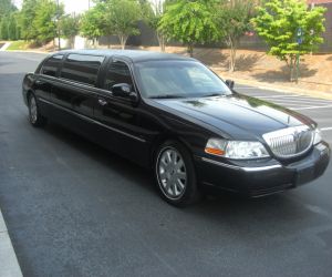 2003 Lincoln Town Car right front