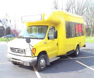 front of 2005 Ford E450 Startrans