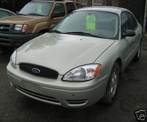 2005 Ford Taurus SE front