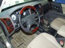 2006 Mitsubishi Montero interior front