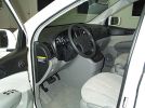 2007 Kia Sedona minivan interior front