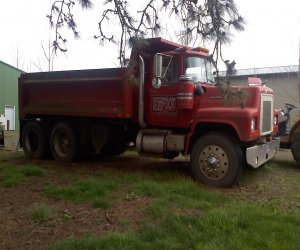 Image of a 1974 Mack RD685