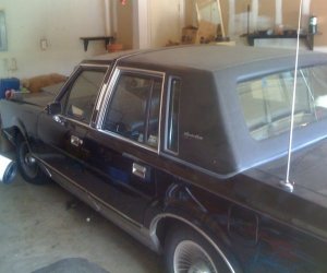 Image of a 1988 Lincoln Town Car