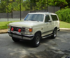 Image of a 1990 Ford Bronco XLT