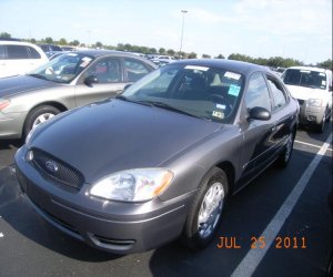 Image of a 2005 Ford Taurus