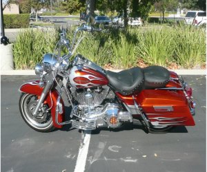Image of a 2006 Harley Davidson Road King CUSTOM Sport Touring